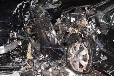 Obrigheim: Peugeot kracht auf glatter Fahrbahn Frontal in BMW - 3 Personen schwer verletzt